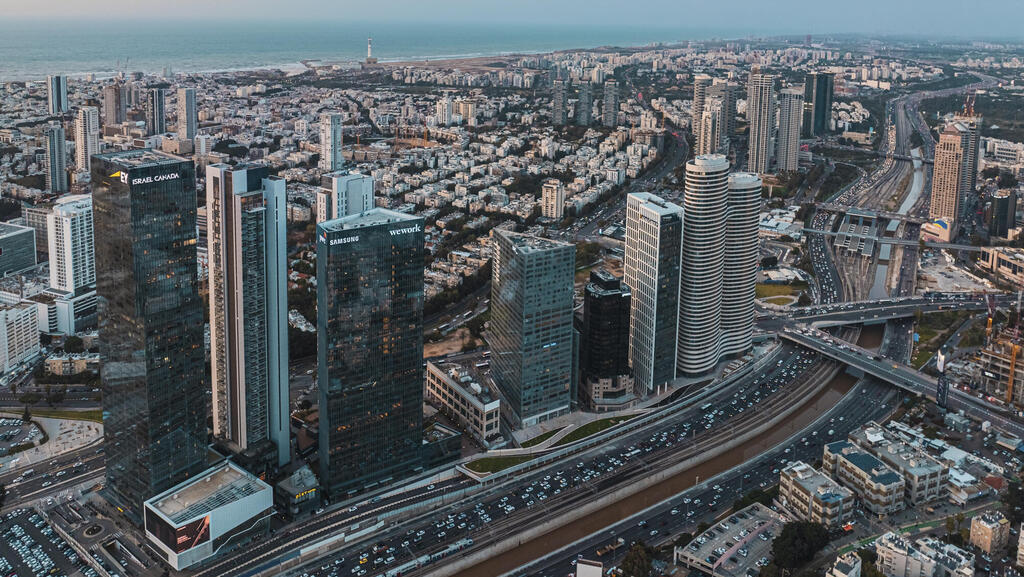 Tel Aviv adalah ibukota berteknologi tinggi Israel, bertindak sebagai rumah dan kantor bagi banyak tentara (foto: uravgphoto/shuttersock) תל ביב