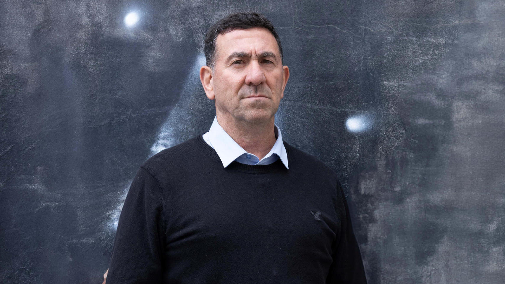 ד"ר אורי נסים לוי. "אני לא נכנס לפאניקה, כי זו ההנחיה המרכזית, וגם לא אוגר כמויות של שימורים"