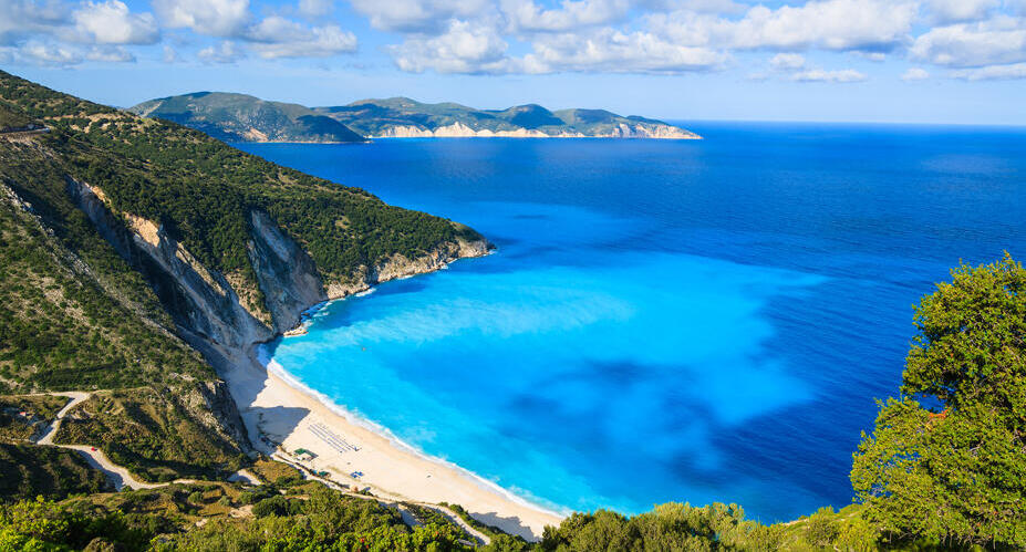 פוטו החופים הטובים בעולם 2025  Myrtos Beach יוון האי קפלוניה 