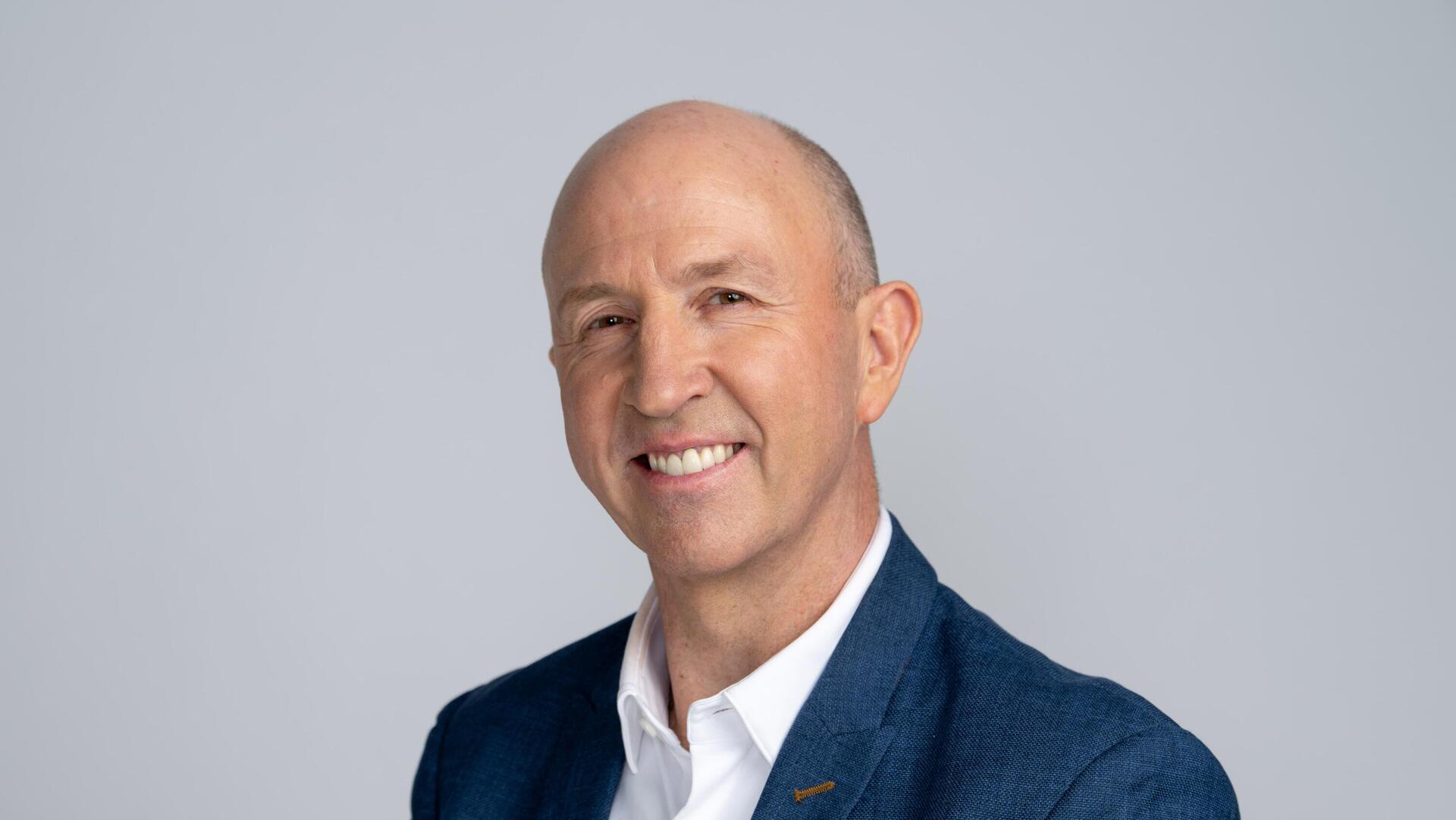 מנכ"ל נייס סקוט ראסל