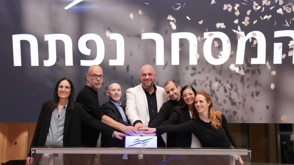 מרכז הנדל"ן הנהלת קבוצת שובל, שהחלה להיסחר בבורסה במאי האחרון, מצלצלת בפעמון פתיחת המסחר השבוע