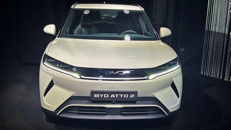 אולם תצוגה של BYD מכוניות חשמליות ב איטליה
