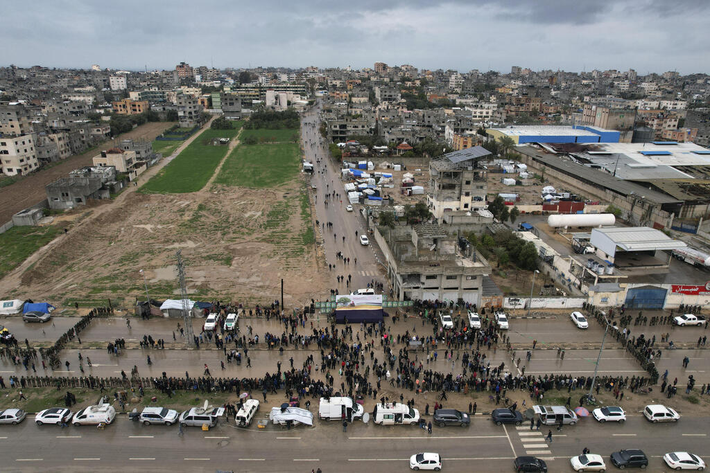 הבמה בנוסייראת שם ישוחררו מהשבי ארבעה חטופים