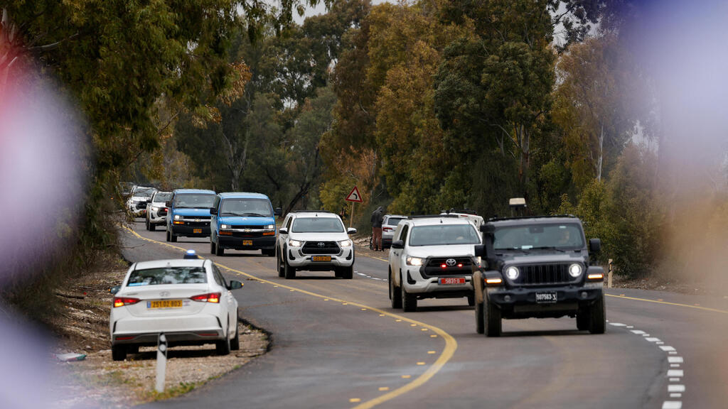 השיירה עם טל שהם ואברה מנגיסטו בדרך למחנה רעים