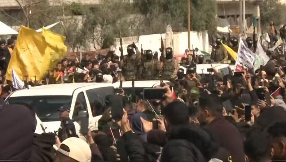 רכבי חמאס מגיעים לנקודת השחרור בנוסייראת