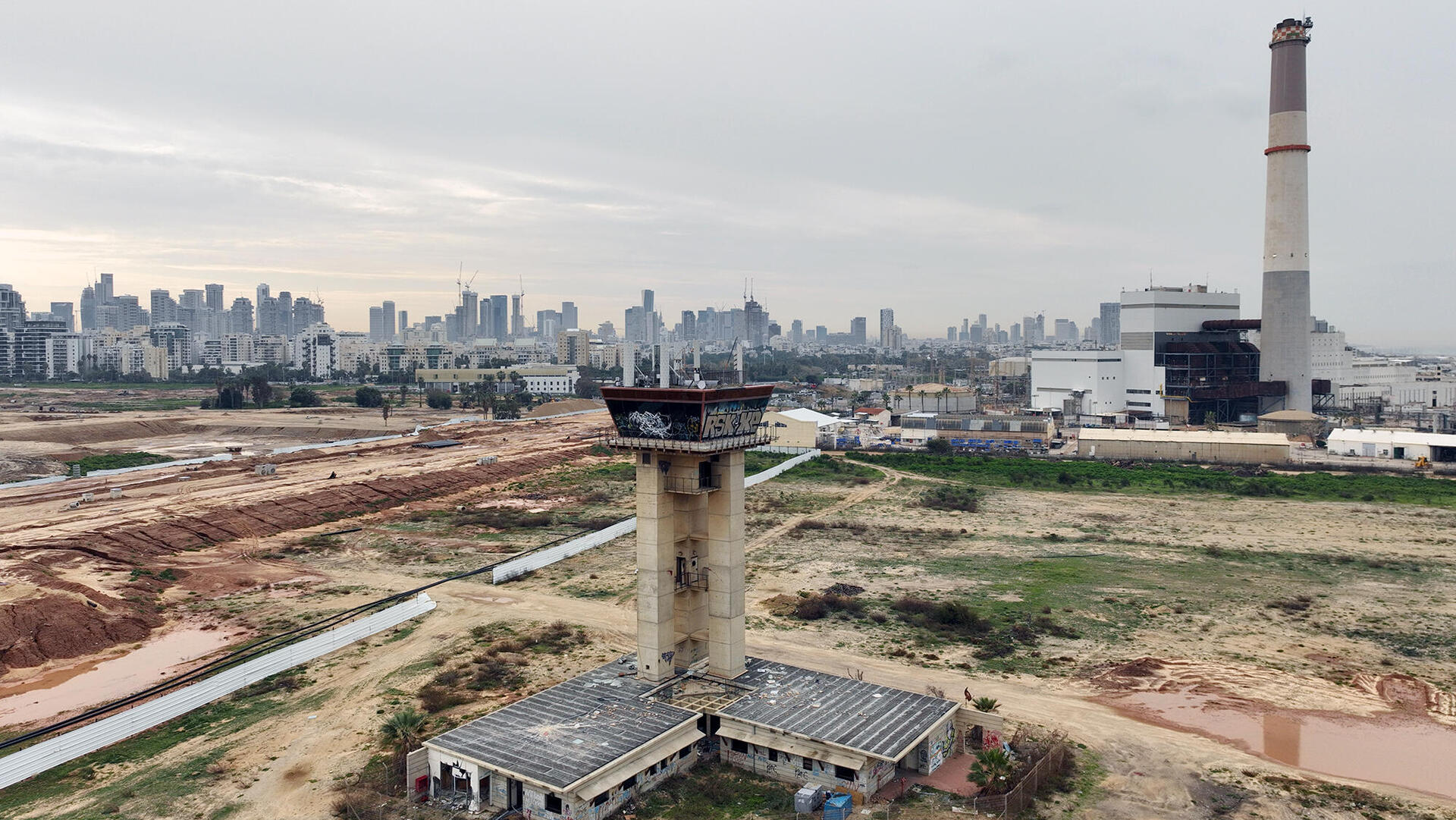 מתחם שדה דב לאחר הפינוי תחנת הכוח רדינג