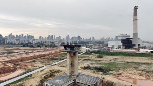 ירידת שווי הקרקעות בשדה דב גררה את שיכון ובינוי להפסד שנתי של מיליארד שקל