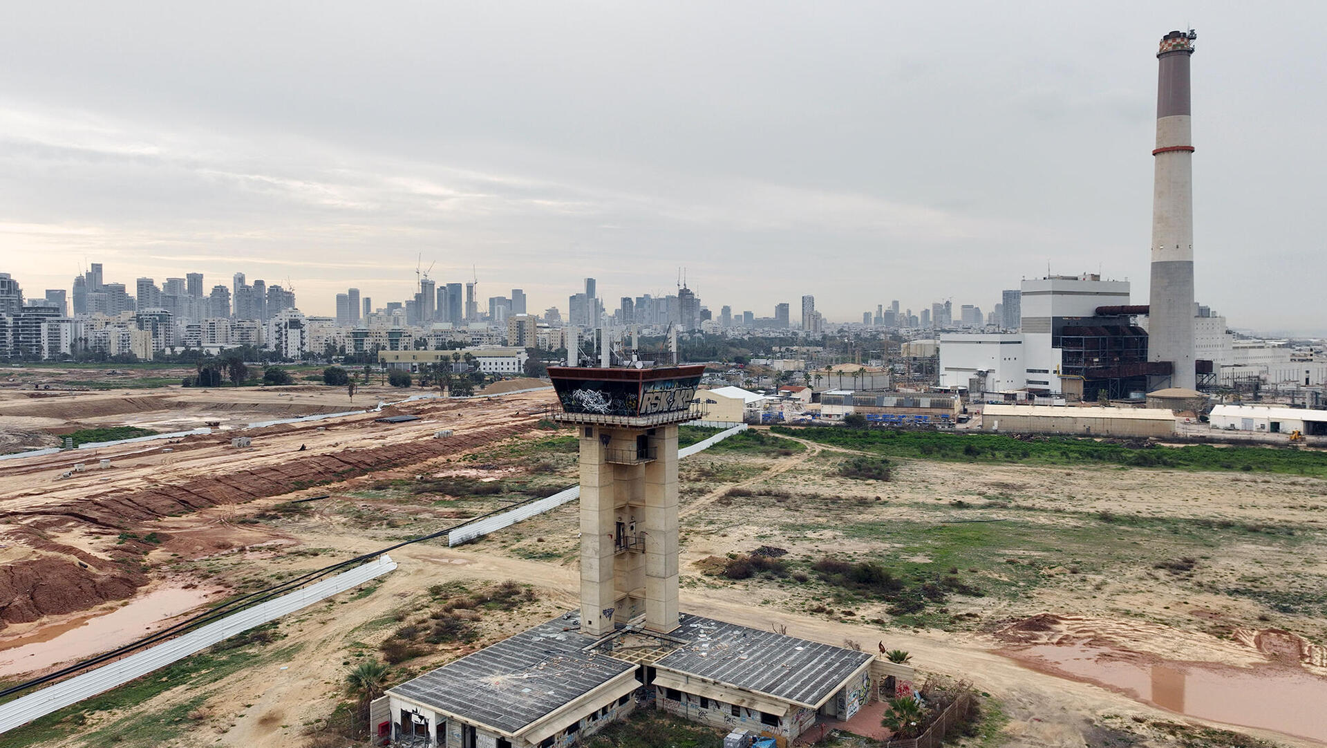 מתחם שדה דב לאחר הפינוי תחנת הכוח רדינג