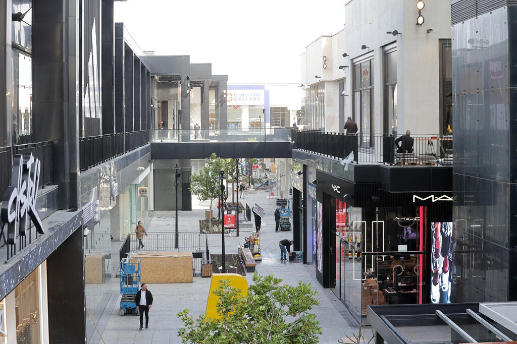 מתחם ביג פאשן גלילות (צילום: נמרוד גליקמן) קניון ביג פאשן גלילות