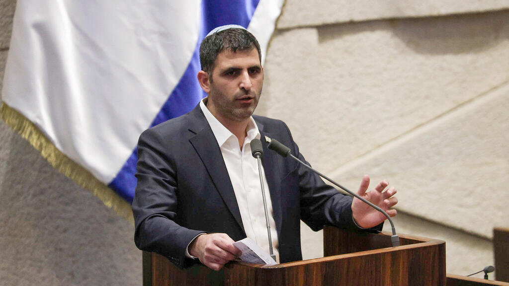 שלמה קרעי שר התקשורת נואם במליאה