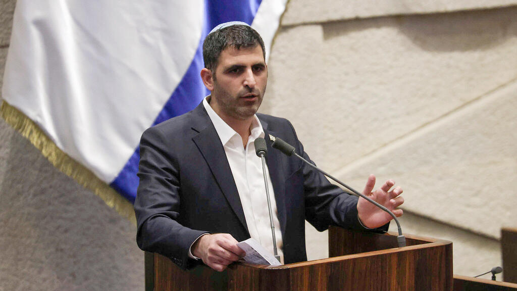 שלמה קרעי שר התקשורת נואם במליאה