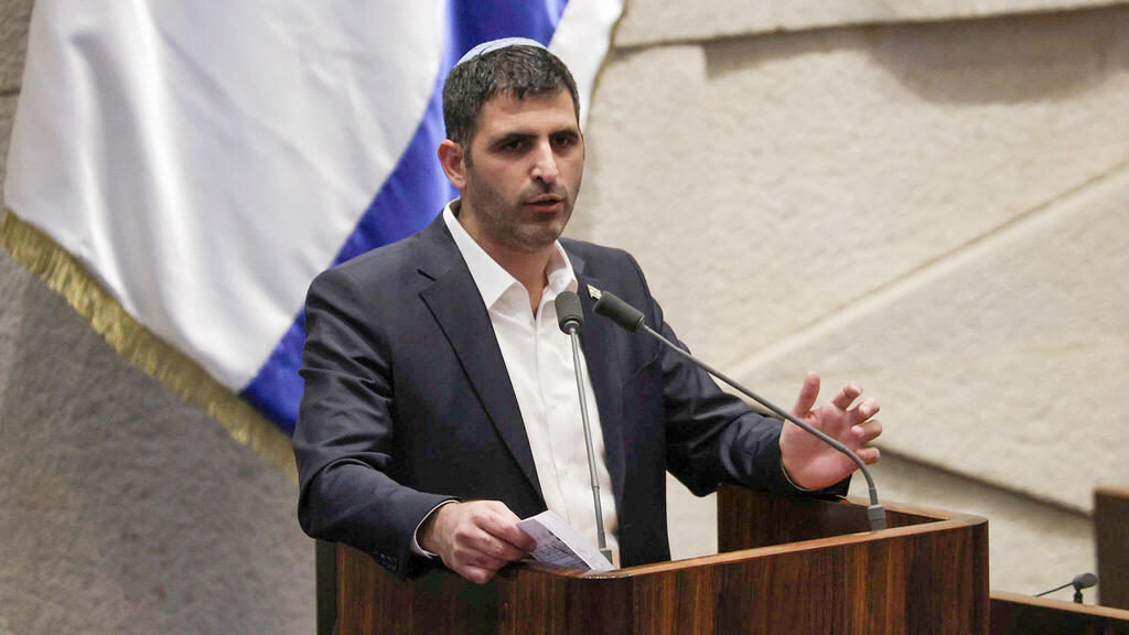 שלמה קרעי שר התקשורת נואם במליאה