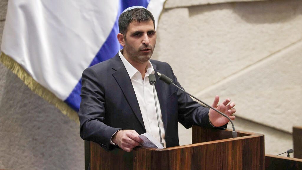 שלמה קרעי שר התקשורת נואם במליאה