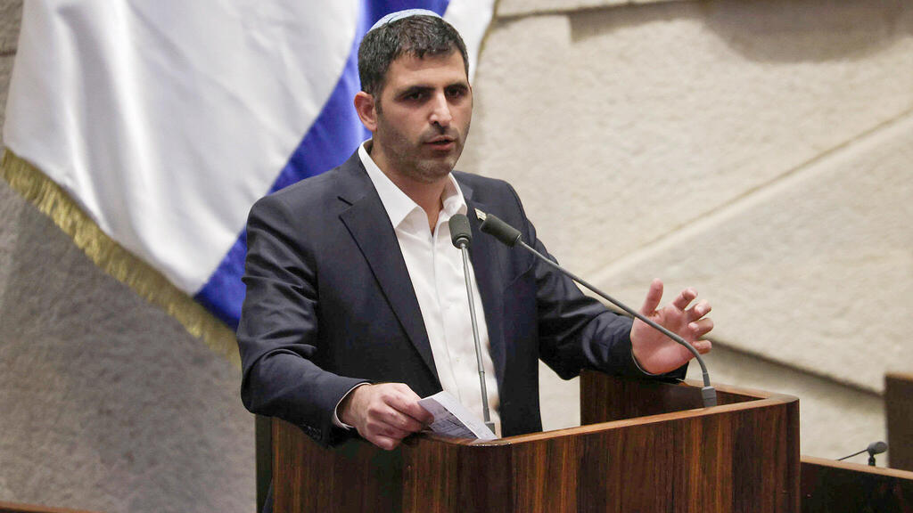 שלמה קרעי שר התקשורת נואם במליאה