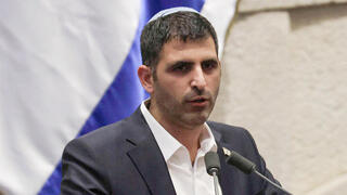 שלמה קרעי שר התקשורת נואם במליאה