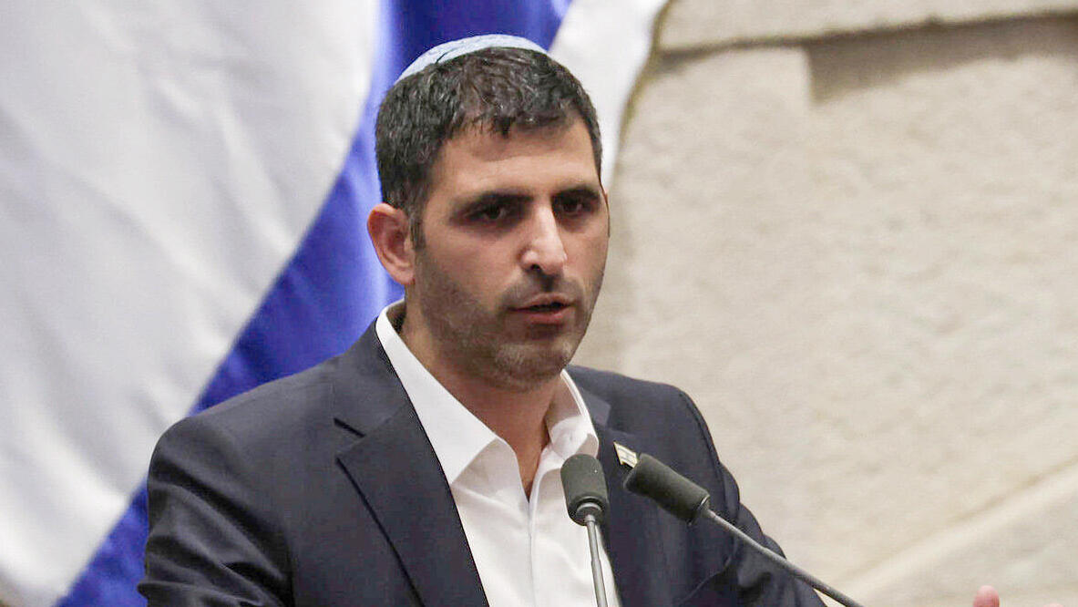 שלמה קרעי שר התקשורת נואם במליאה