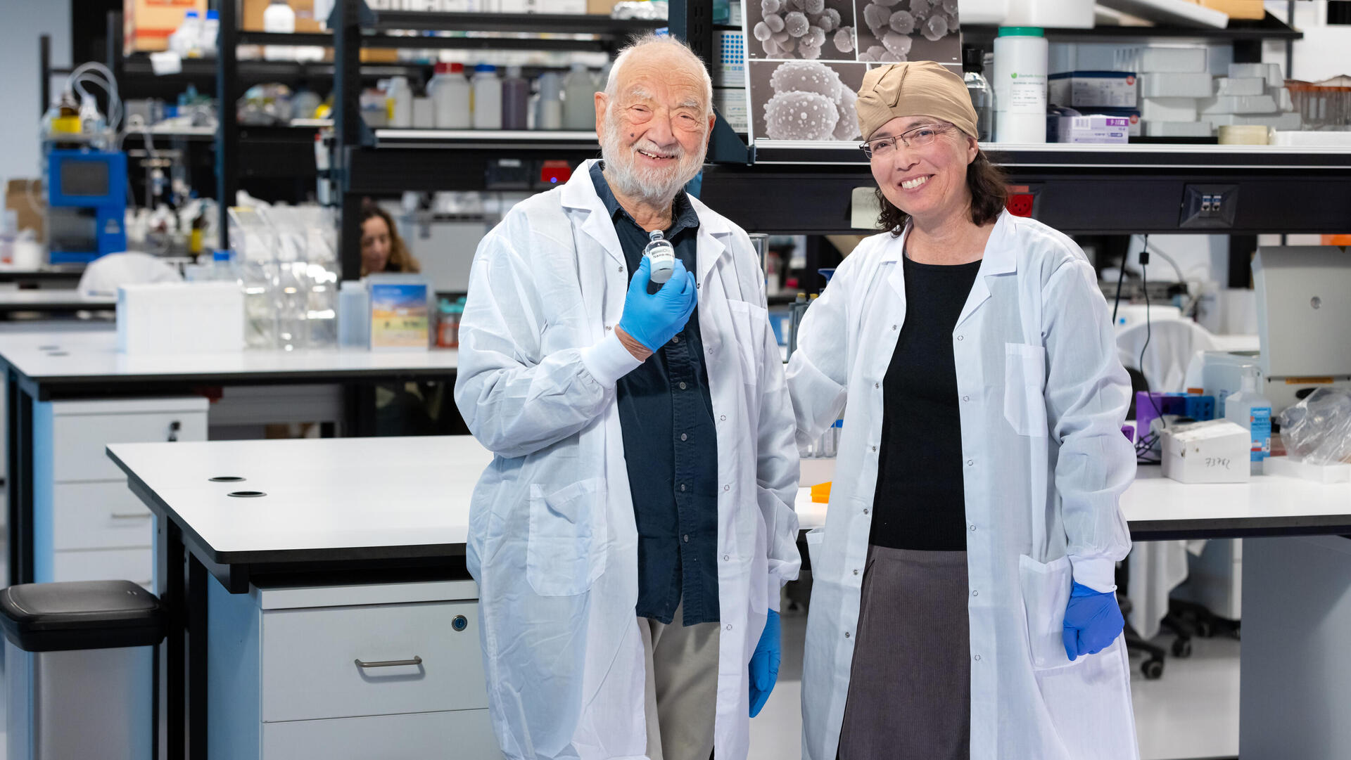 פרופ' יחזקאל (חזי) ברנהולץ וד״ר אהובה סרן