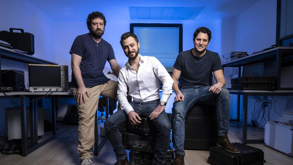 Quantum Machines team. (Photo: Ilya Melnikov) מייסדי Quantum Machines קוואנטום משינס ד”ר יונתן כהן CTO , ד”ר איתמר סיון, מנכ"ל וד”ר ניסים אופק מהנדס ראשי
