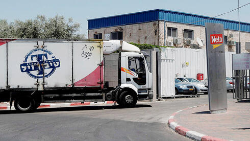 צילום: צפריר אביוב הישראלים נשארו בארץ ומכירות נטו קפצו ל-1.6 מיליארד שקל