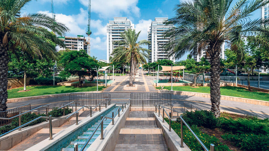 פרויקט של עמרם אברהם בחדרה ( צילום: אתר החברה) מגזין נדל"ן 2.3.25 פרויקט של עמרם אברהם שכונת עין הים במערב חדרה