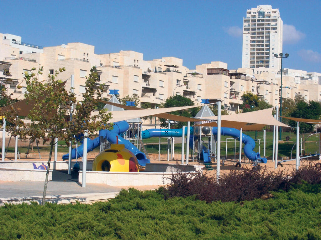 מגזין נדל"ן 2.3.25 גן שעשועים ב עיר מודיעין מכבים רעות