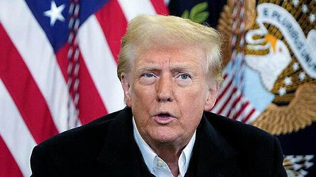  נשיא ארה"ב דונלד טראמפ בתדרוך בעיר אשוויל ב צפון קרוליינה