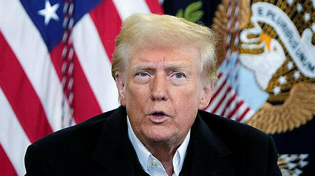  נשיא ארה"ב דונלד טראמפ בתדרוך בעיר אשוויל ב צפון קרוליינה