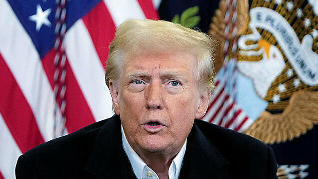  נשיא ארה"ב דונלד טראמפ בתדרוך בעיר אשוויל ב צפון קרוליינה