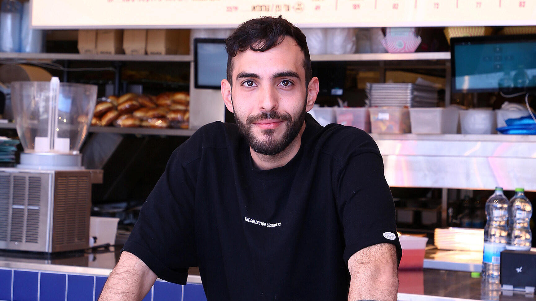 אורי אהרוני הבן של השף ישראל אהרוני מסעדת אהרוני'ס פנאי