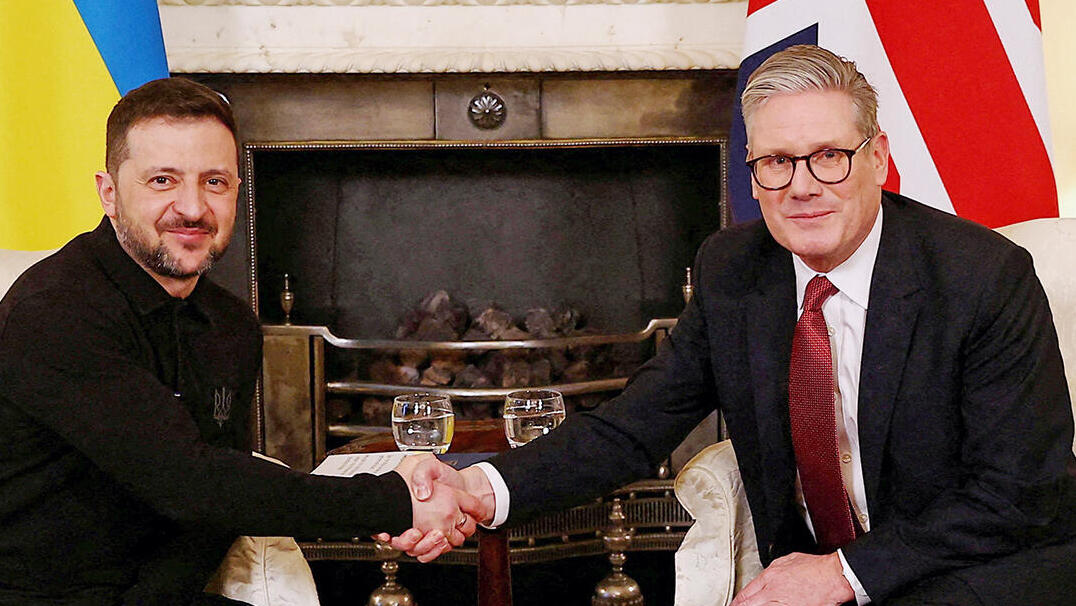 ראש ממשלת בריטניה קיר סטארמר ונשיא אוקראינה וולודימיר זלנסקי