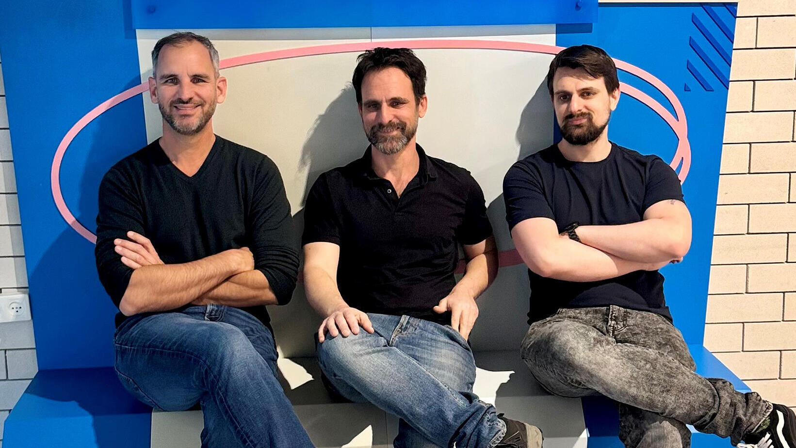 מימין דרור עברי גלעד עברי ו אריאל דן מייסדי חברת קוואליפייר qualifire