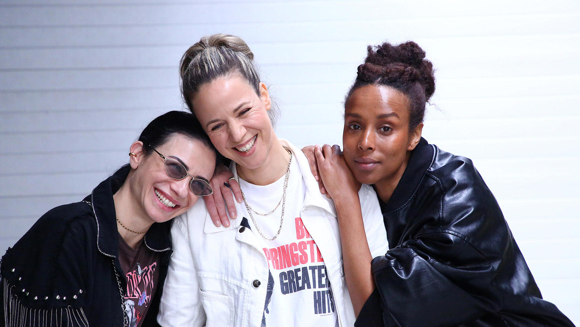 מימין הזמרות אסתר רדא רונה קינן ו נינט טייב פנאי