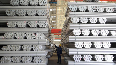 "שיקולים זרים בשנת בחירות": עתירה נגד סמוטריץ' על ביטול היטל היצף לאלומיניום סיני