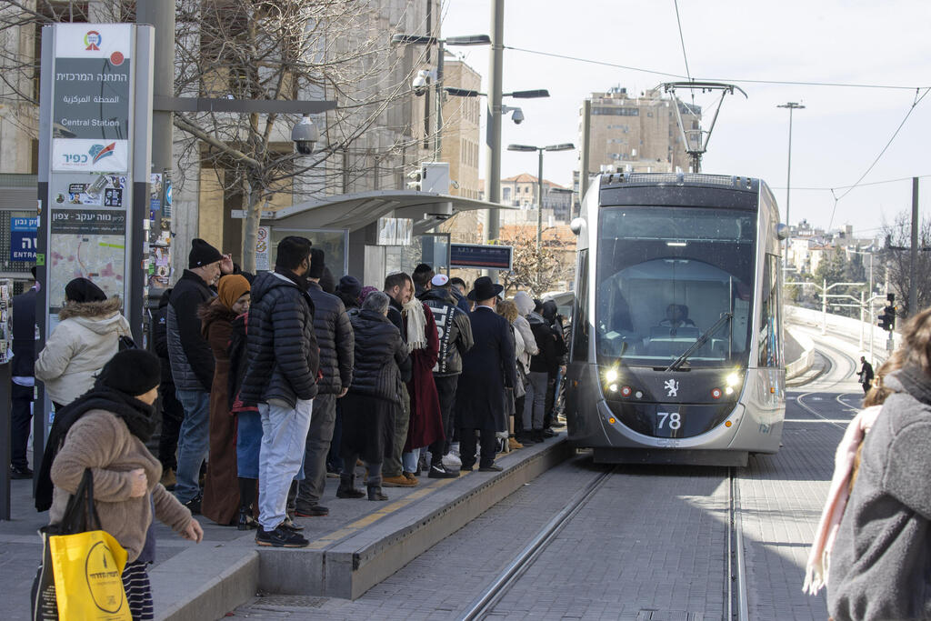 עומס ו צפיפות הרכבת הקלה התחנה המרכזית ירושלים הקו האדום 25.2.25