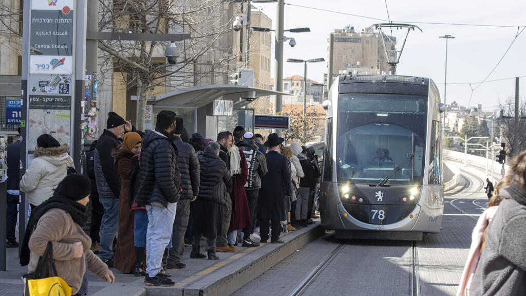 עומס ו צפיפות הרכבת הקלה התחנה המרכזית ירושלים הקו האדום 25.2.25