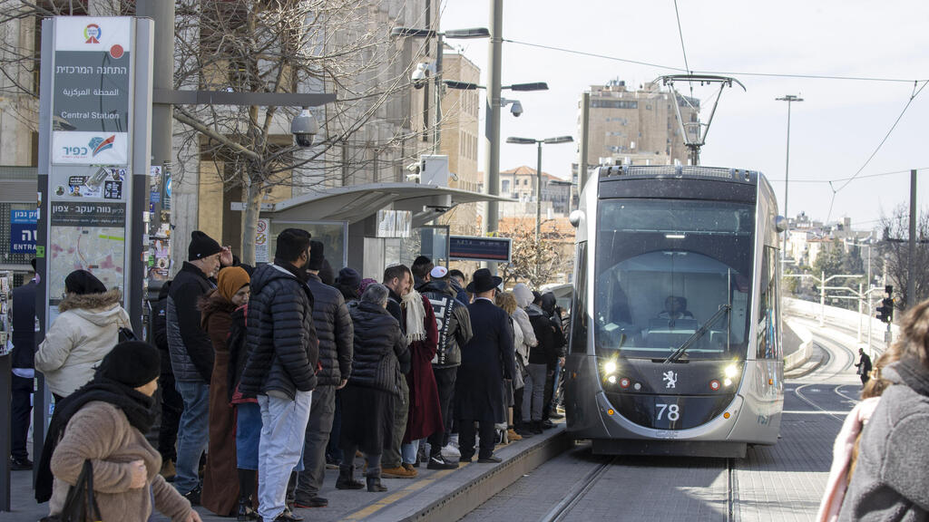 עומס ו צפיפות הרכבת הקלה התחנה המרכזית ירושלים הקו האדום 25.2.25