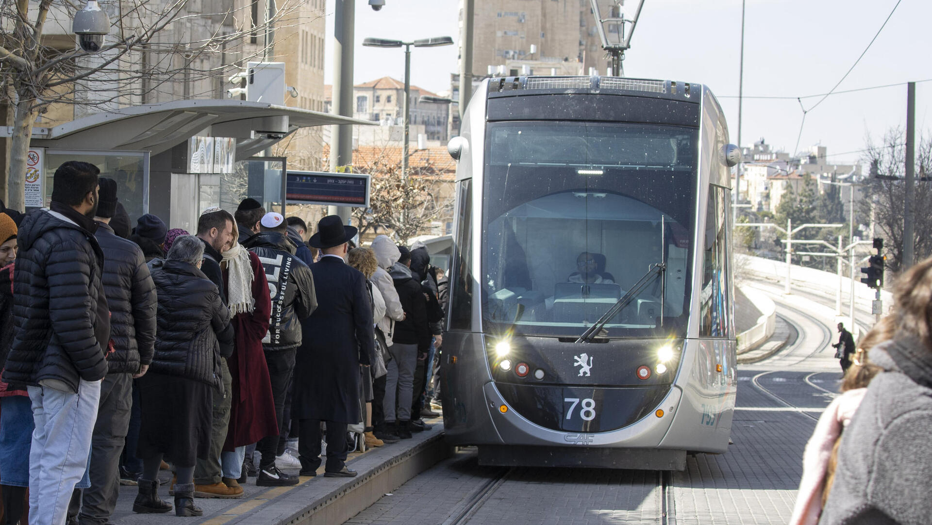 עומס ו צפיפות הרכבת הקלה התחנה המרכזית ירושלים הקו האדום 25.2.25