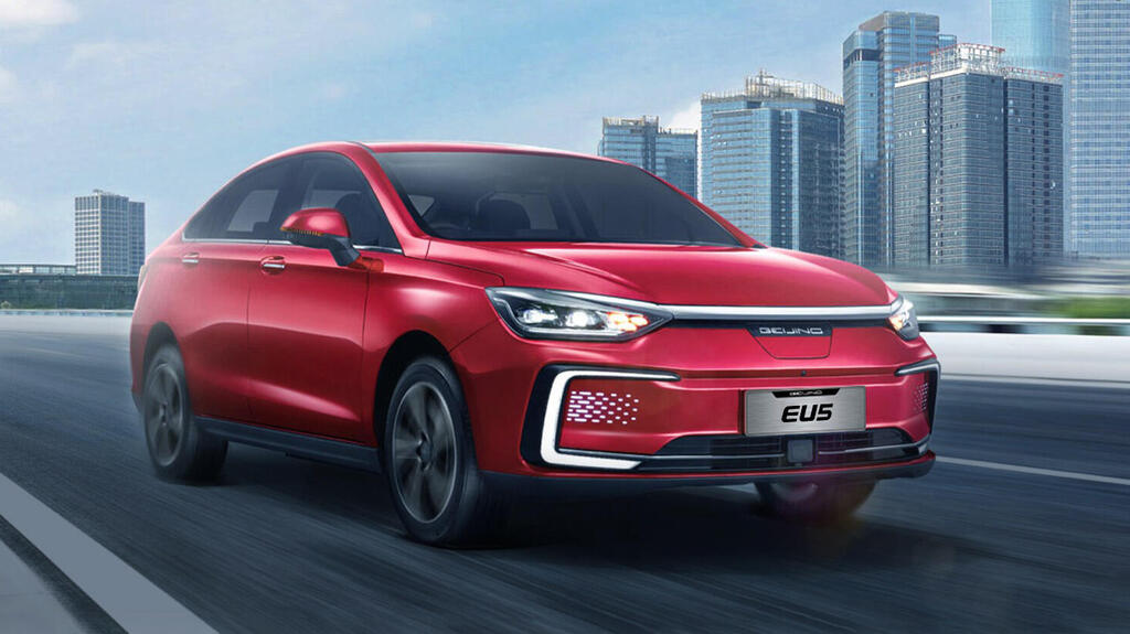 רכב של BAIC. לצד המים המינרליים (צילום: יצרן) BAIC 5EU