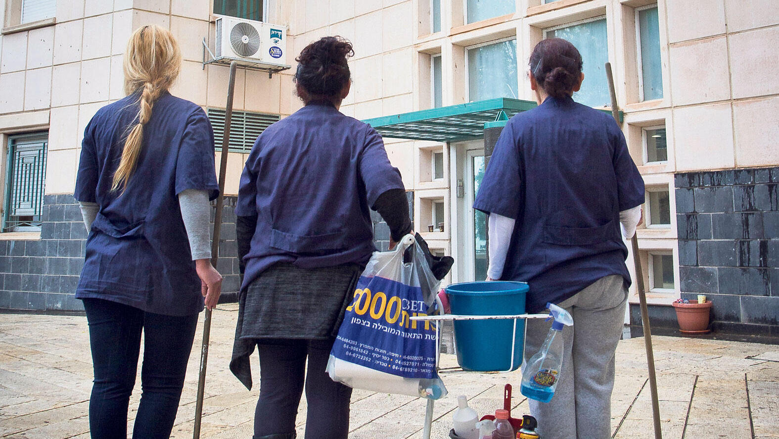 עובדות ניקיון בענף המסחר והשירותים