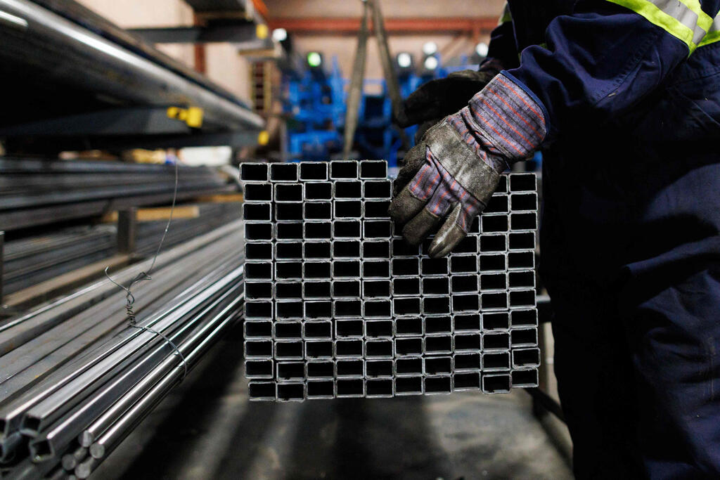 מפעל פלדה בטורונטו, קנדה. המכס על פלדה לא אמור להתבטל (צילום: Cole BURSTON / AFP) מפעל פלדה טורונטו קנדה 11.2.25