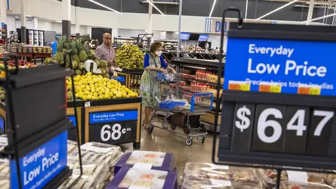 צילום: AP / Eduardo Munoz Alvarez נסיגה חזקה ומפתיעה בקצב האינפלציה בארה"ב: עמד בנובמבר על 2.7%, נמוך מהתחזיות