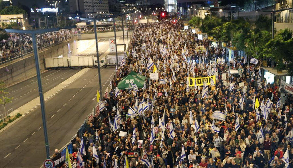 משאיות חוסמות את צומת קפלן בהפגנה