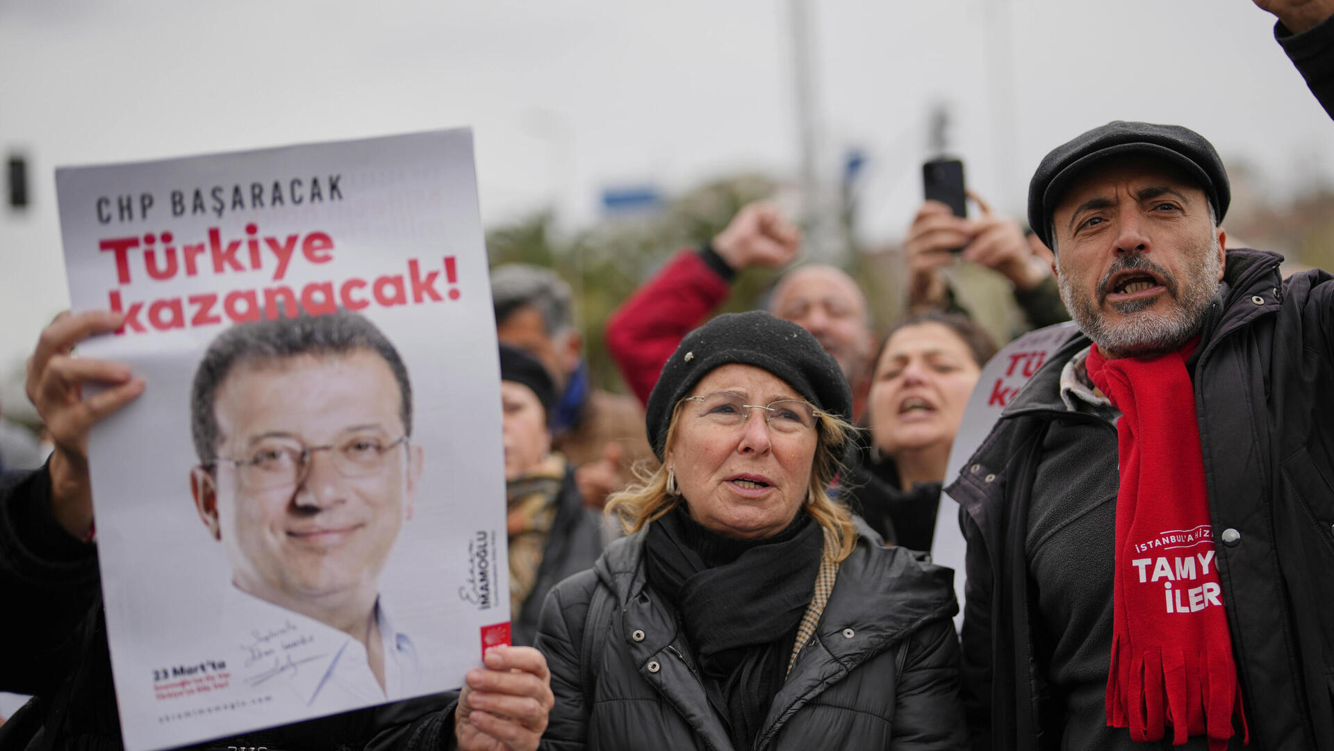 הפגנה מפגינים ב איסטנבול טורקיה נגד מעצר ראש העיר אקרם אימאמאולו 19.3.25