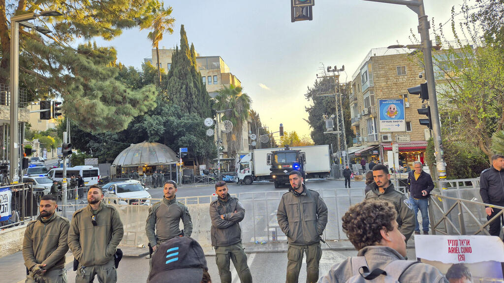 מחאה בירושלים (צילום: אמיתי גזית) מחאה ב ירושלים מול ביתו של ראש הממשלה בנימין נתניהו