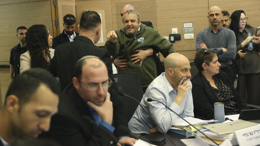 כנסת ישראל ישיבת ועדת החוקה חוק ומשפט דיון על הצעת חוק השפיטה