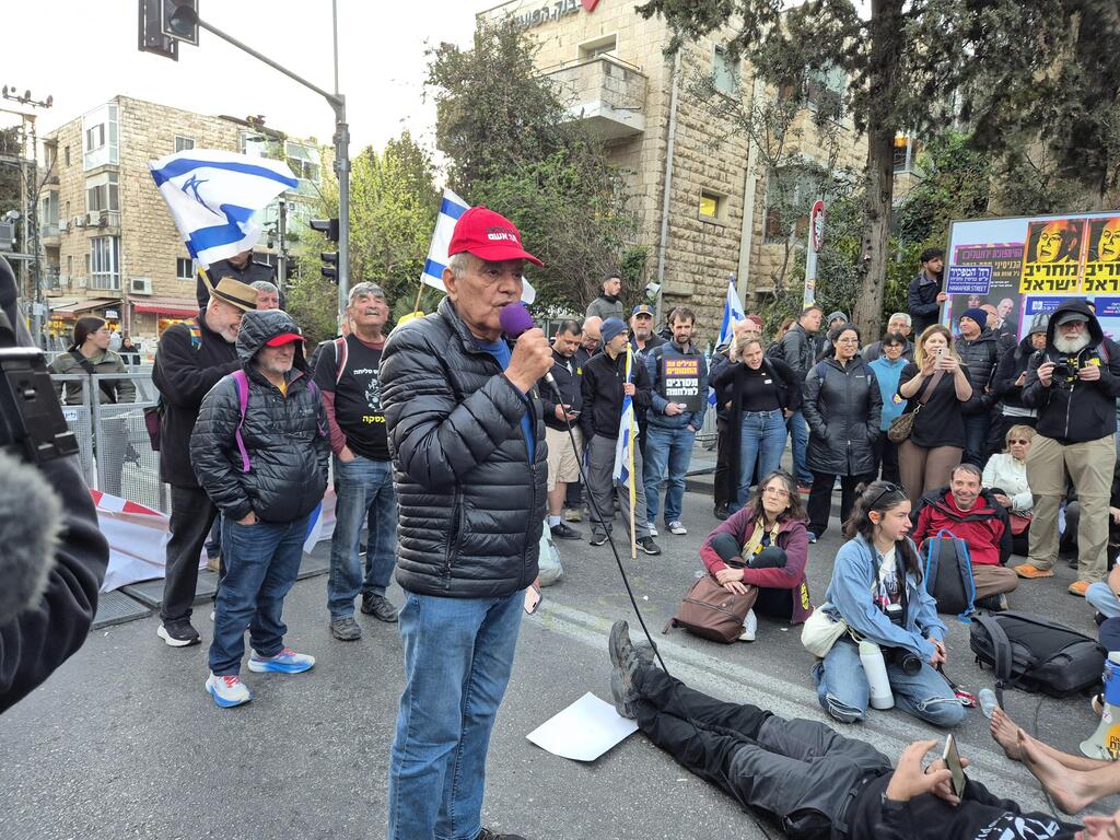 דן חלוץ בירושלים (צילום: אמיתי גזית) דן חלוץ הפגנה מחאה הפגנות ב ירושלים 19.3.25