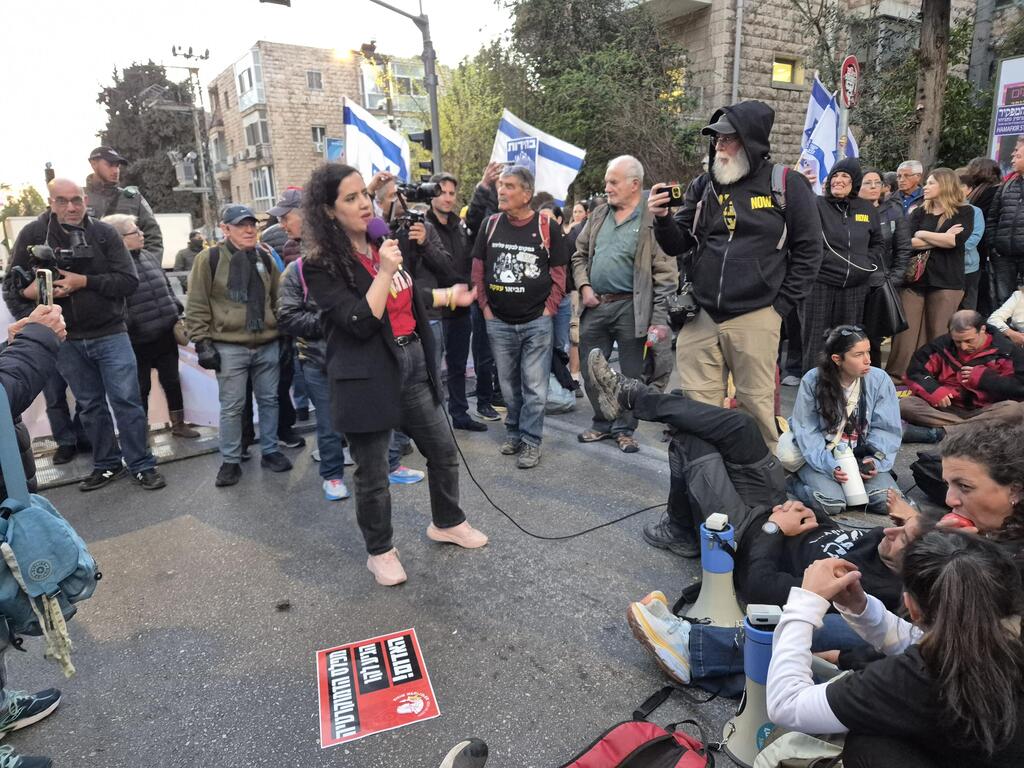 ח"כית נעמה לזימי, בירושלים (צילום: אמיתי גזית) נעמה לזימי הפגנה מחאה הפגנות ב ירושלים 19.3.25