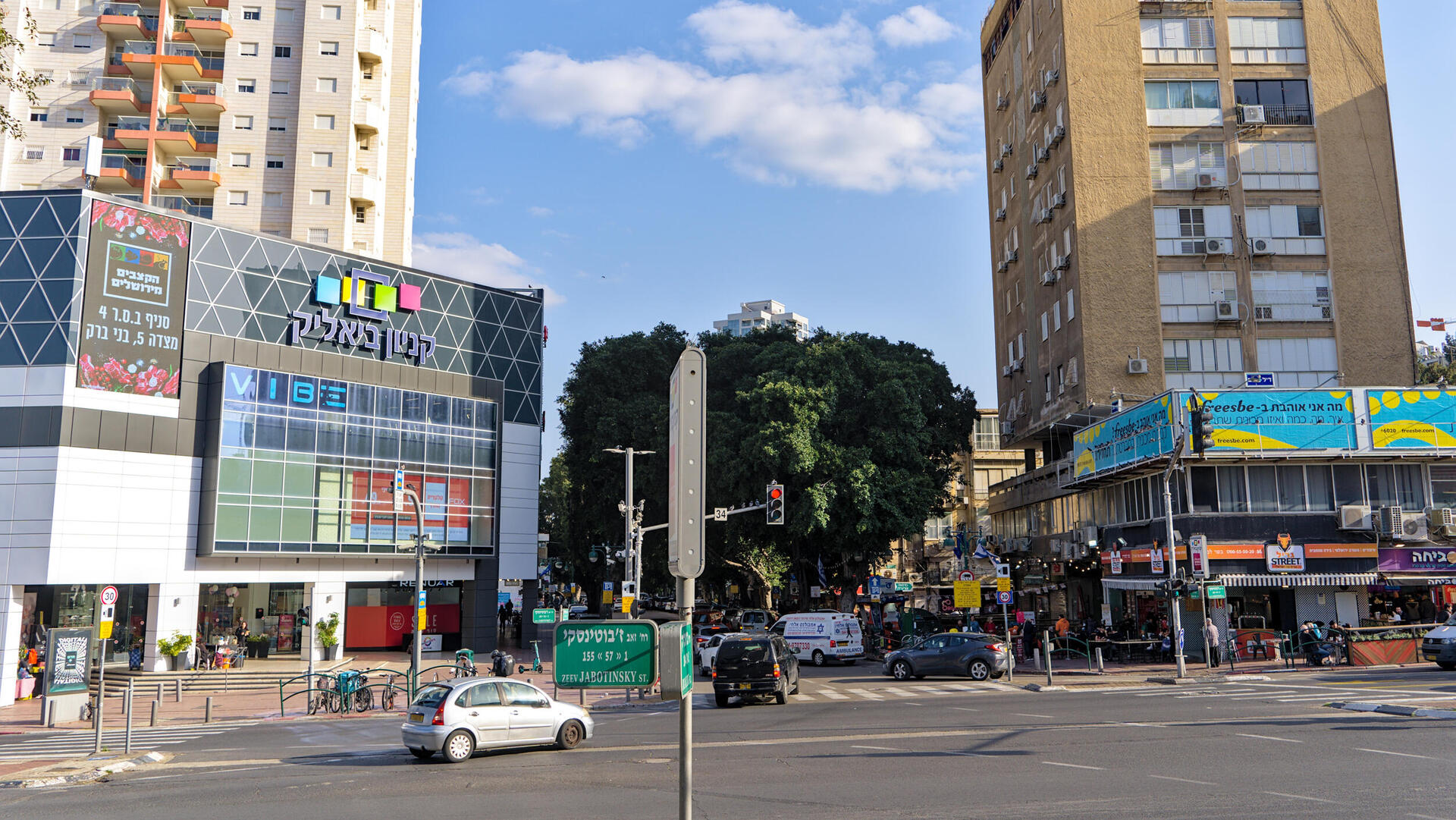 קניון ביאליק רחוב ז'בוטינסקי רחוב ביאליק רמת גן 2023