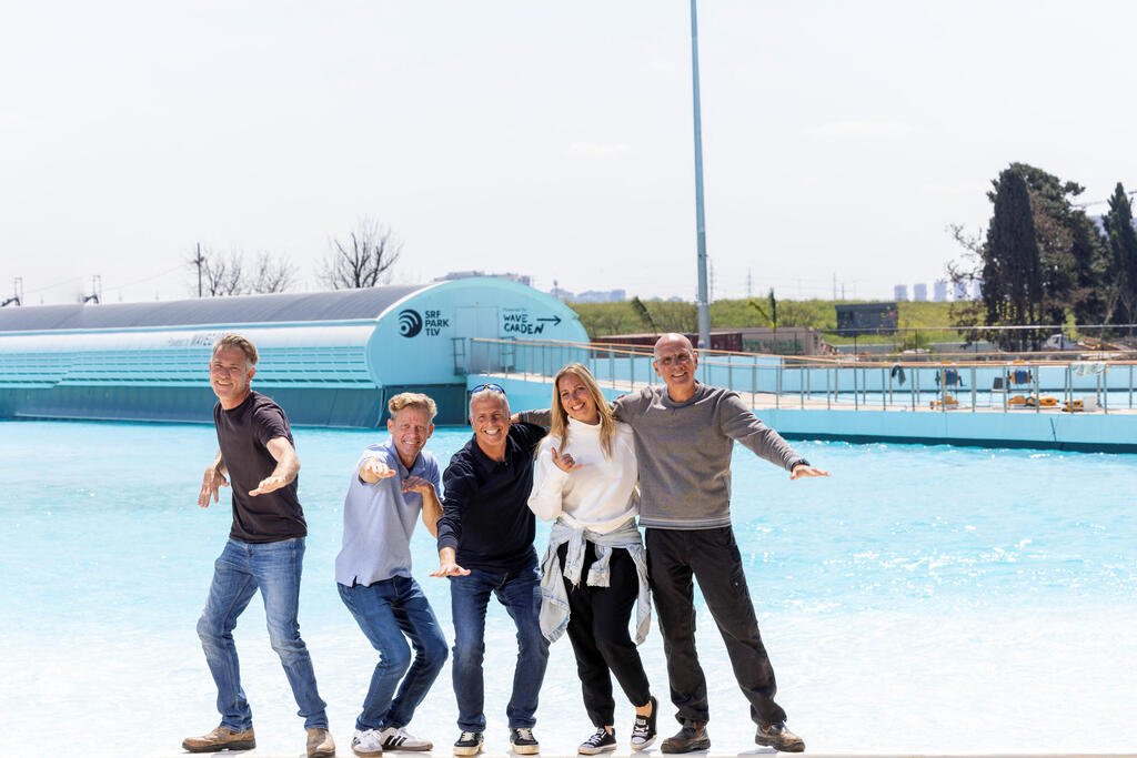 יזמי הפארק, משמאל לימין: אלוני, קנין, דוייב, חיון והאפט. "יש לנו כבר פניות מצרפת, מטורקיה, מיוון, ממצרים, גם אמריקאים, כולם שואלים מתי נפתח"