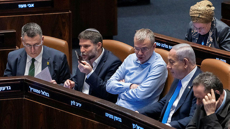 ישראל כץ , בנימין נתניהו , יריב לוין , בצלאל סמוטריץ' , גדעון סער בכנסת בעת אישור התקציב 25.3.25